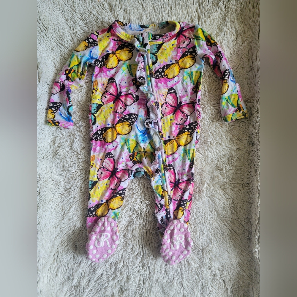 GUC Bums & Roses Newborn Butterfly Ruffle Footie